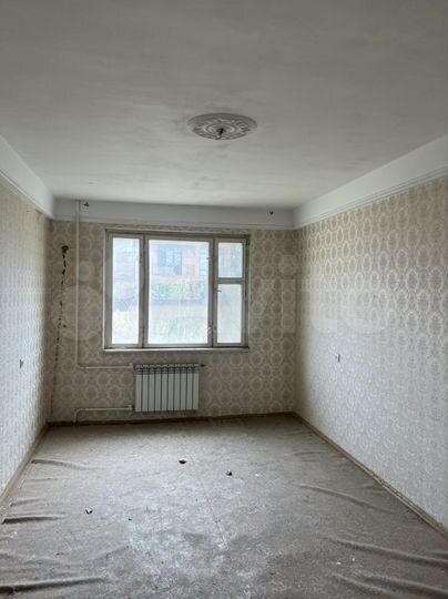 4-к. квартира, 90 м², 1/10 эт.