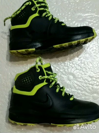 Кроссовки Nike 28