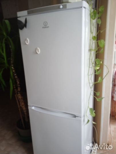 Холодильник бу indesit