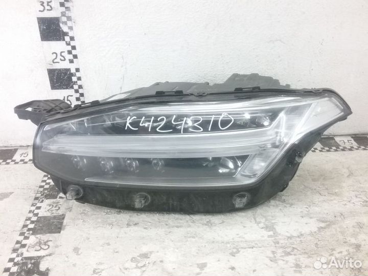 Фара левая Volvo XC90 2 LED
