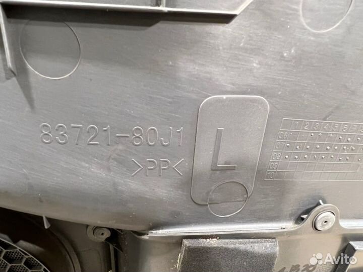 Обшивка двери передней левой Suzuki Sx4 седан M16A