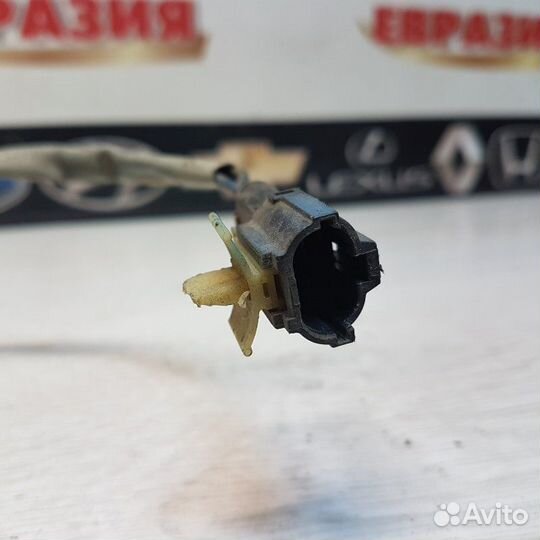 Замок двери передний правый Kia Sorento BL D4CB