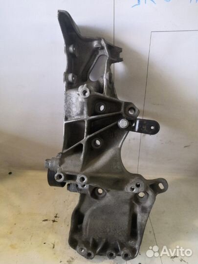 Кронштейн генератора Renault Megane 1 седан K4J