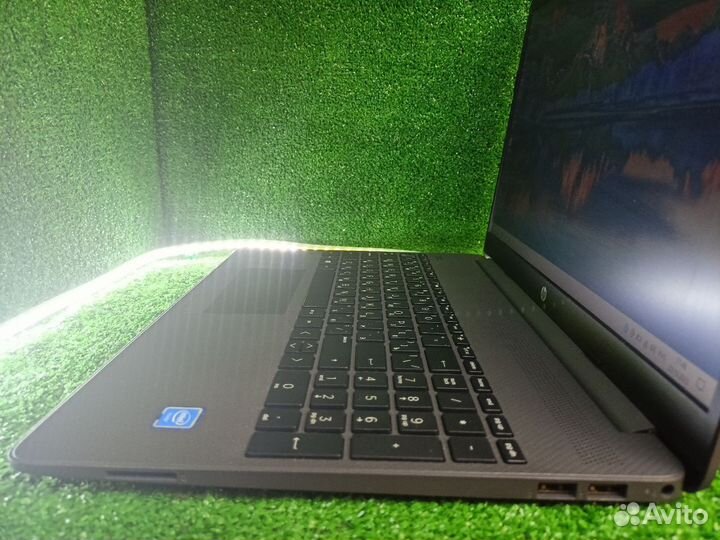 Новый ноутбук HP для работы офисе #99238