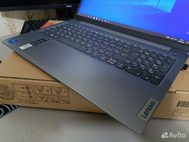 Lenovo- Fhd, i3-13 Gen: 6x4,5ghz, 8ddr5, UHd, Ssd