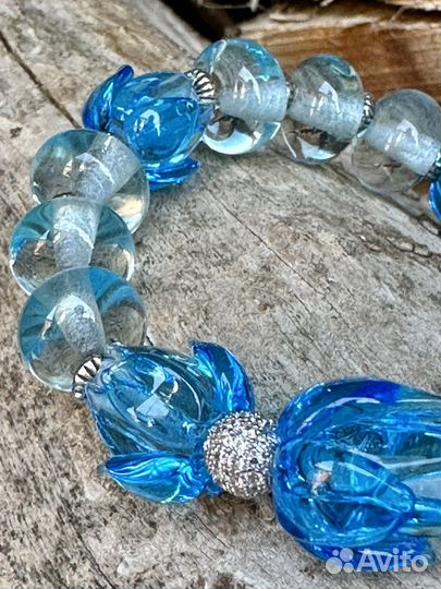 Браслет из муранского стекла голубые бутоны