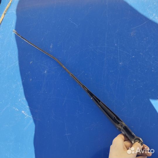 Поводок стеклоочистителя задний Mazda 626 ge