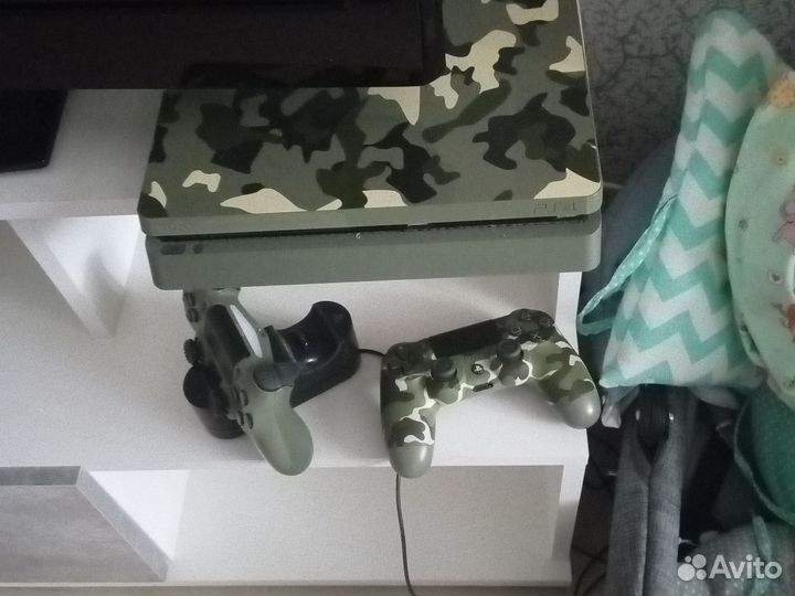 Sony playstation 4 PS4 slim 1tb