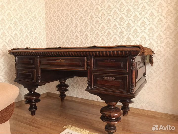 Антикварный стол