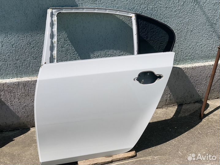 Продам дверь задняя левая бмв е60 белая