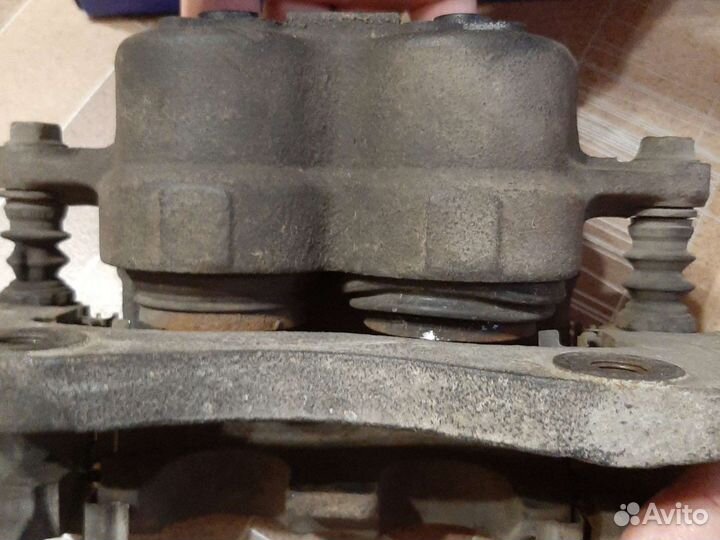 Суппорт передний левый и правый для ssang yong ist