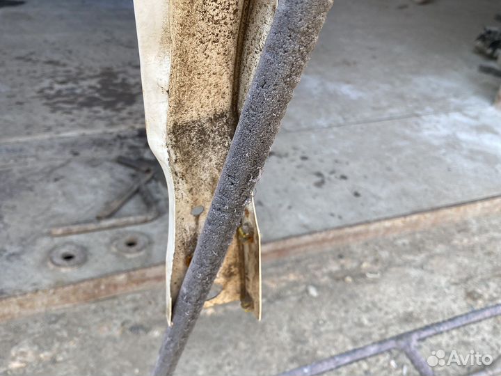 Крылья передние левый правый Вольво xc 60 1