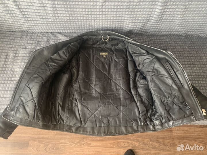 Кожаная байкерская куртка