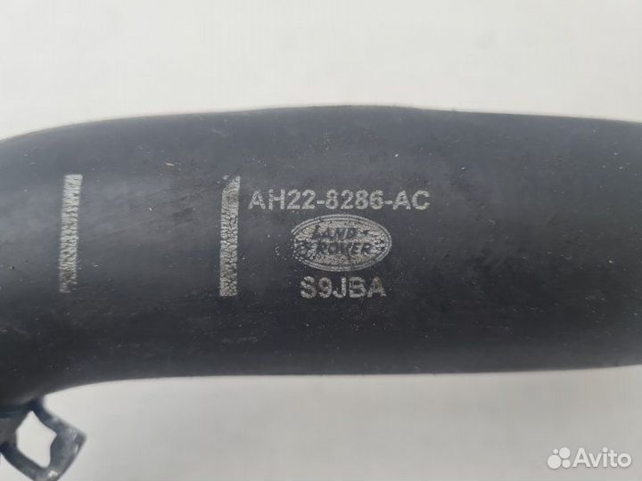 Патрубок охлаждения Land Rover Discovery 4 L319