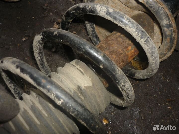 Стойка передняя левая Шевроле Авео Т250/200