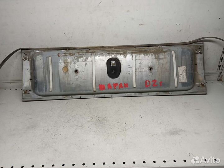 Бленда заднего номера VW Sharan 2002г