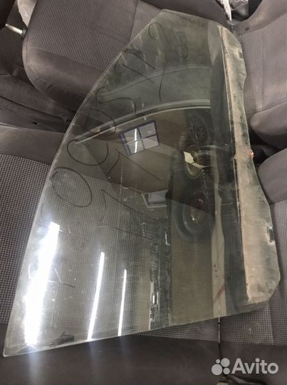 Стекло передней правой двери Ford Focus 2