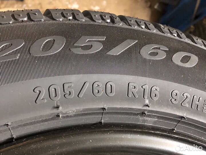 Pirelli Winter Sottozero 210 Serie II 205/60 R16 92H