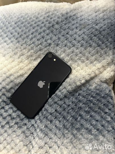 iPhone SE, 64 ГБ