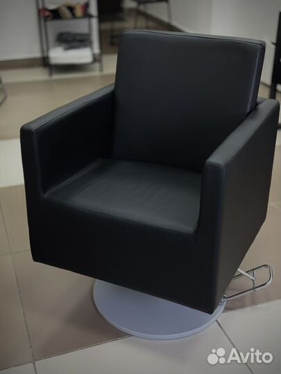 Парикмахерское кресло Италия, натуральная кожа