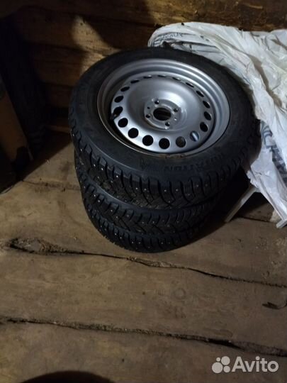 Goodyear UltraGrip 185/60 R15