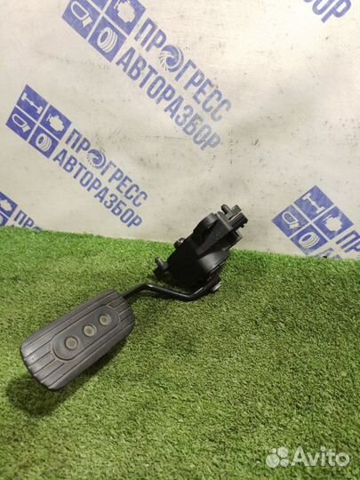 Педаль газа Nissan Tiida хэтчбек 1.6 HR16DE 2007