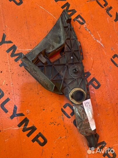 Крепление бампера заднее правое Toyota Belta SCP92