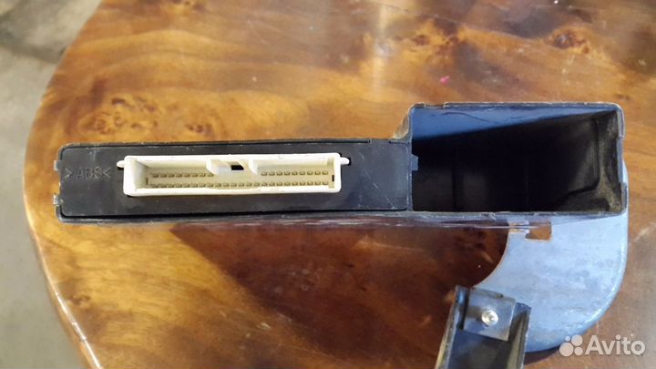 Блок управления замка Тойота Ярис 2