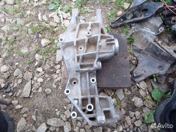 Кронштейн генератора Volkswagen Passat b5