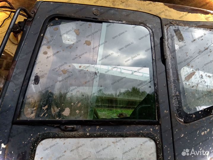 Стекло переднее Мини-погрузчик Venieri VF 1.33 B