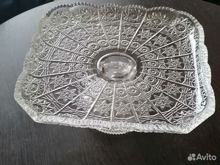 Ваза для фруктов на ножке