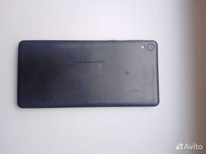Телефон Sony Xperia E5