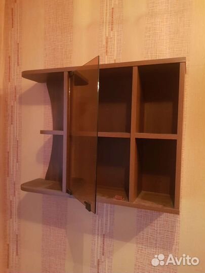 Книжные полки со стеклом