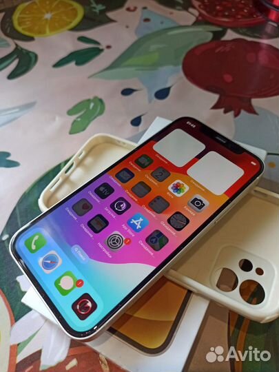iPhone 12, 64 ГБ