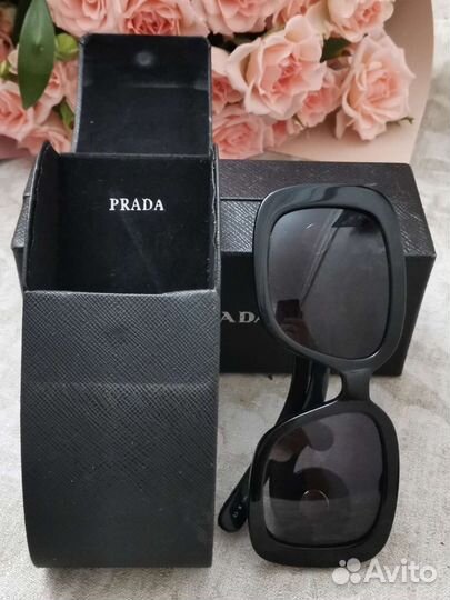 Солнцезащитные очки женские prada