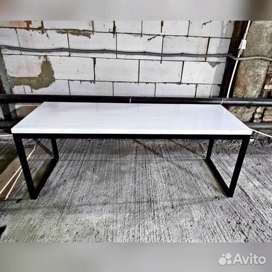 Компьютерный стол белый в стиле лофт