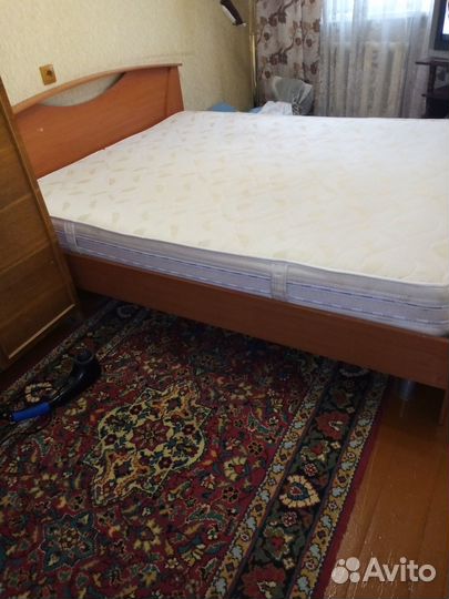 Кровать двухспальная с матрасом