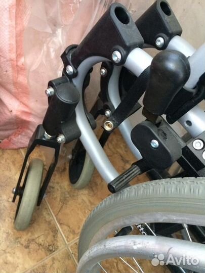 Кресло-коляска для инвалидов