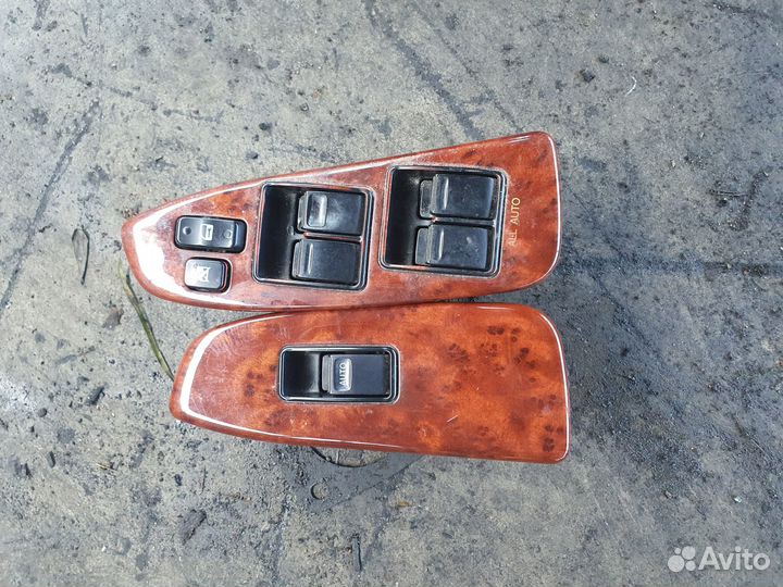 Блок управления стеклами перед право c Toyota Crow