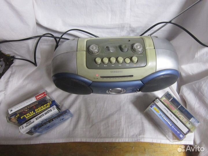 Без проводные наушники. Магнитофон Самсунг+ кассет