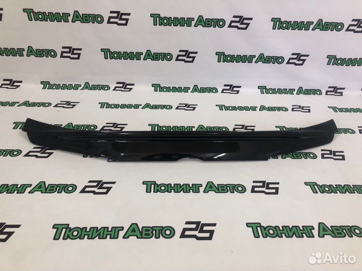 Спойлер под стекло на Lexus LX570/450d