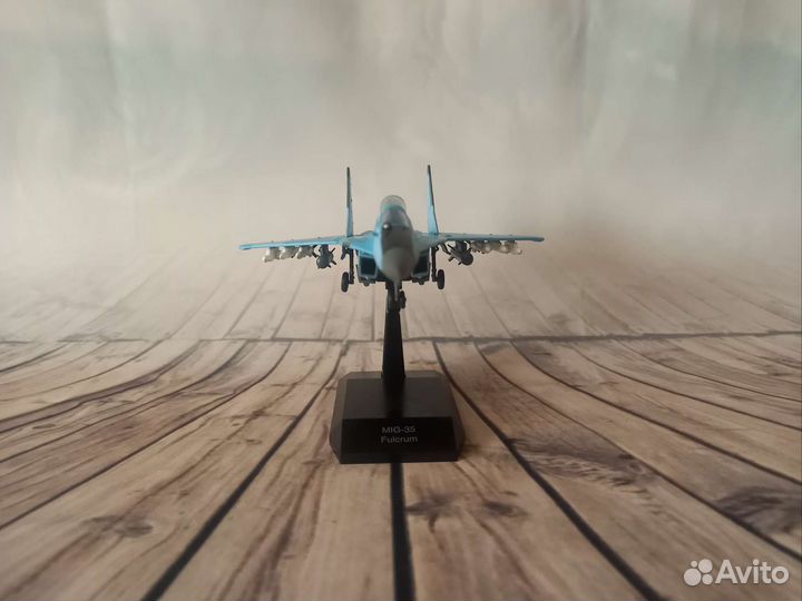 Модель самолета Миг-35, M 1/100, из металла