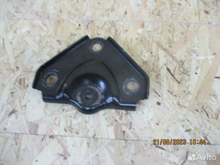 Кронштейн правой подушки двигателя Форд Фиеста