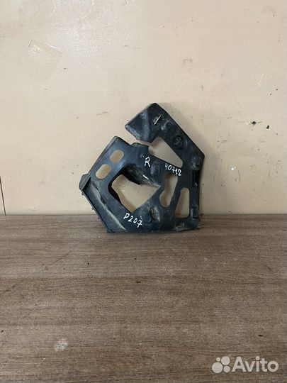 Кронштейн переднего бампера правый Peugeot 207