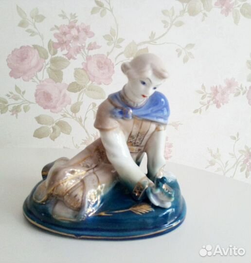 Фарфоровая статуэтка 