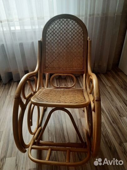 Кресло качалка из натурального ротанга