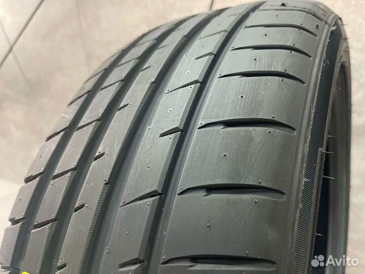 Yokohama BluEarth AE51 245/40 R18