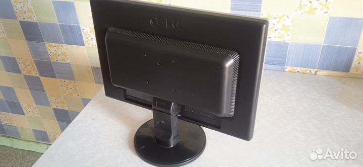 Монитор LG W2042S