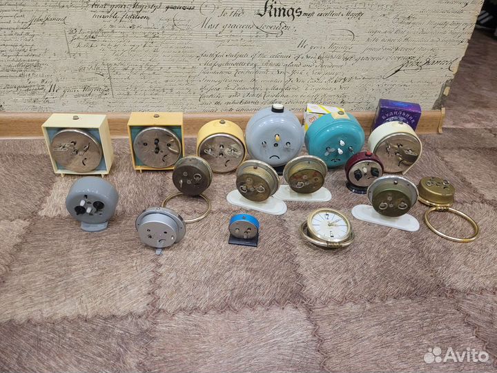 Часы будильники СССР