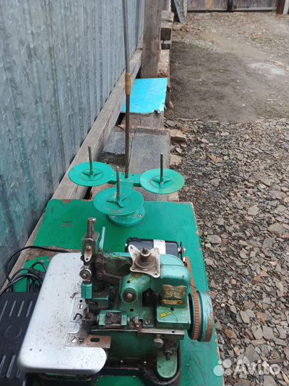 Швейная машинка и оверлок